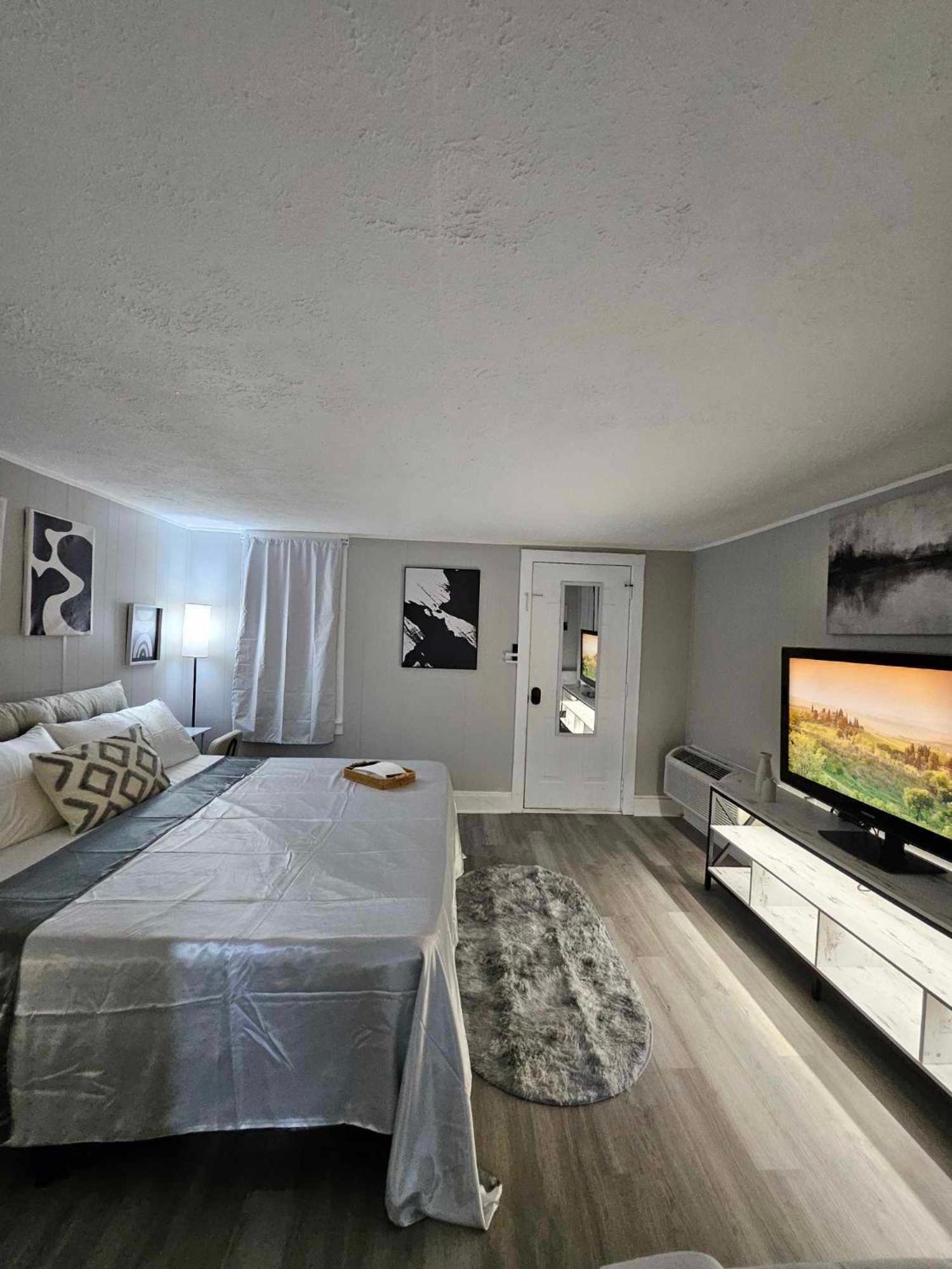 Cozy With King Bed At * Louisville