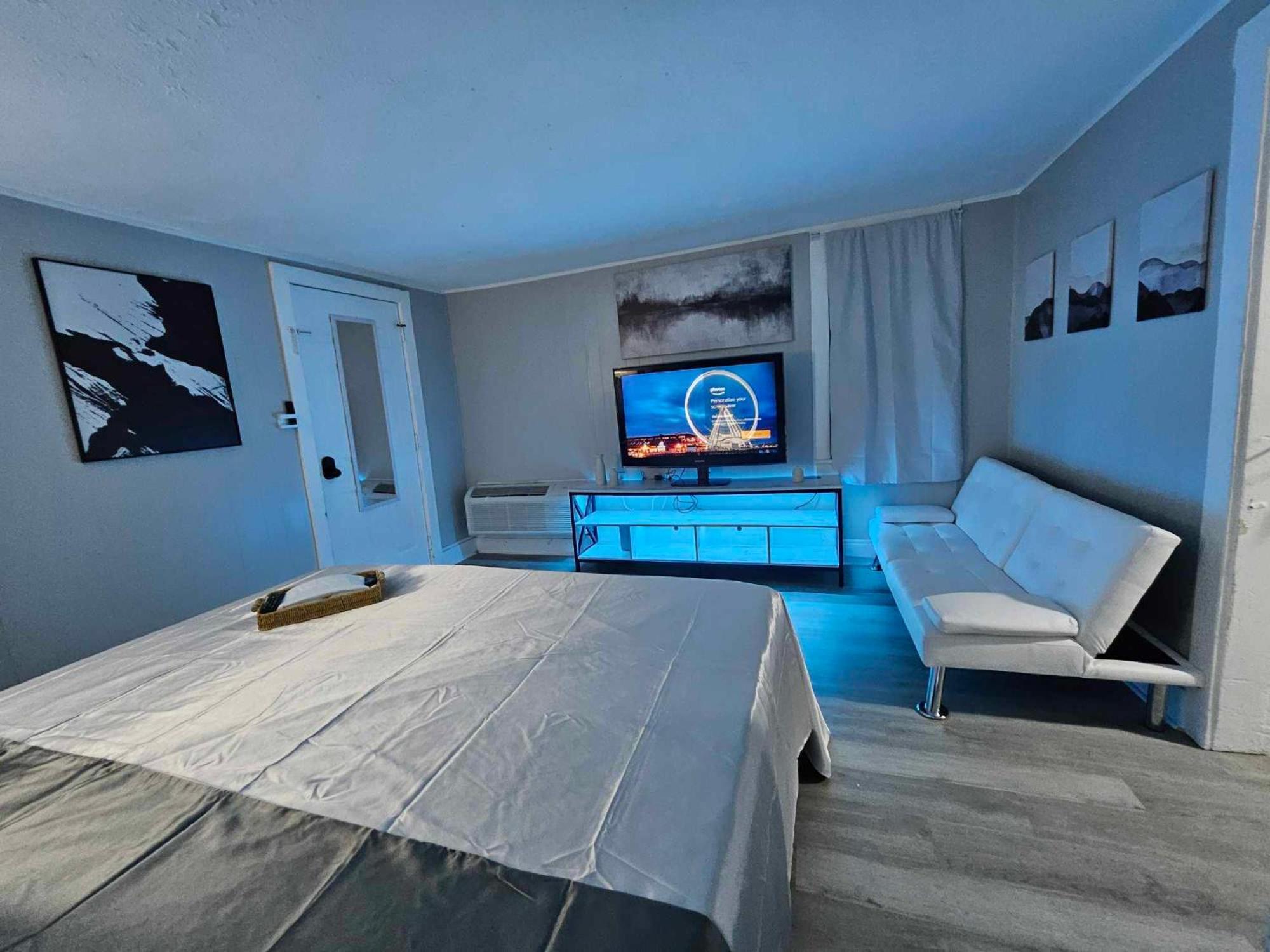 Apartment Cozy With King Bed At